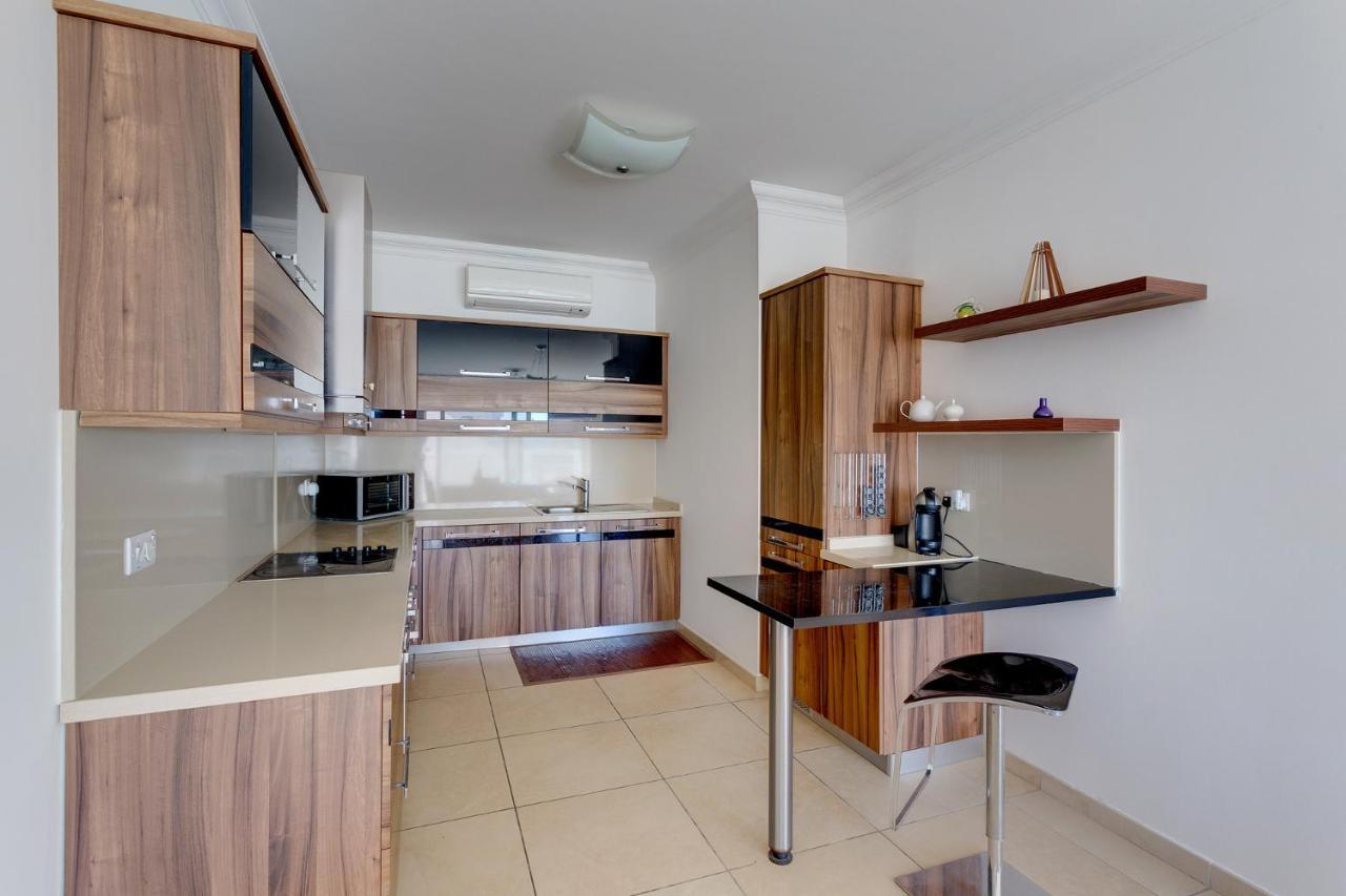 Apartment With Pool Sliema Bagian luar foto