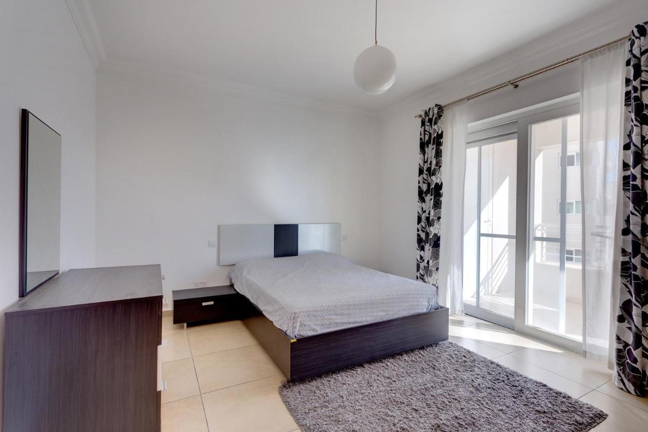 Apartment With Pool Sliema Bagian luar foto