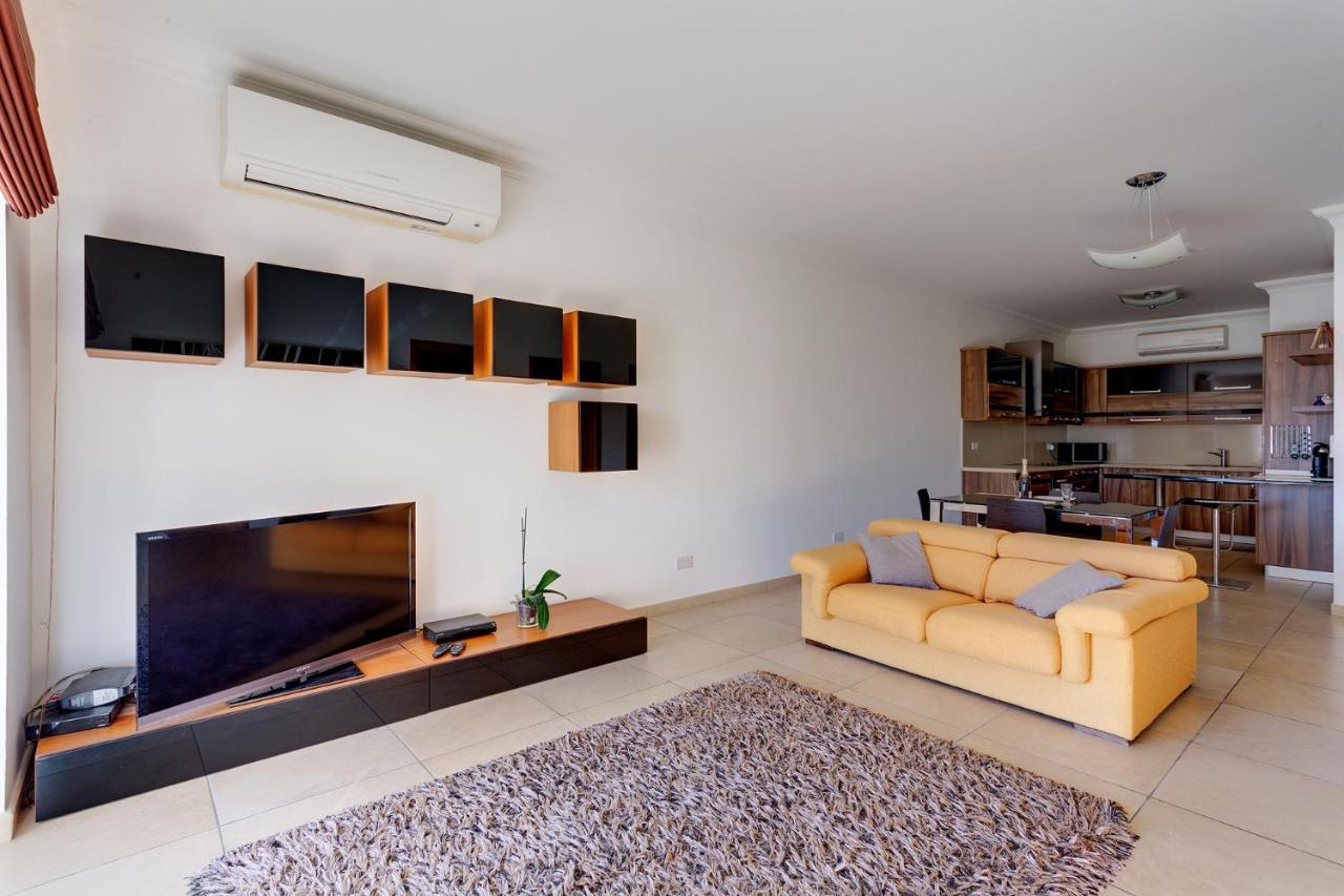 Apartment With Pool Sliema Bagian luar foto