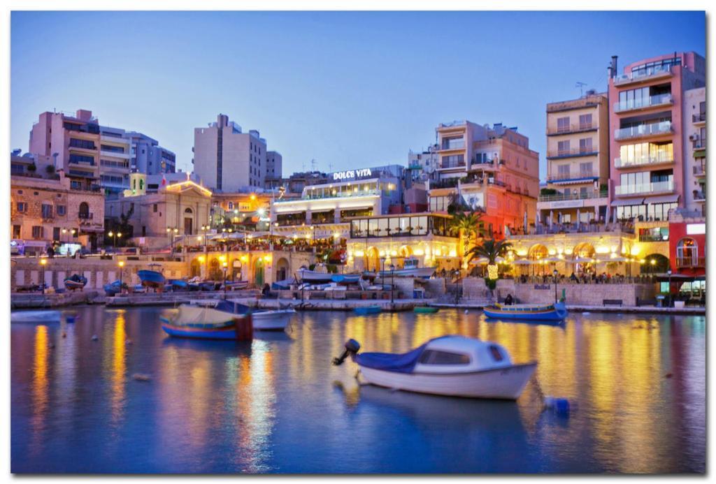 Apartment With Pool Sliema Bagian luar foto